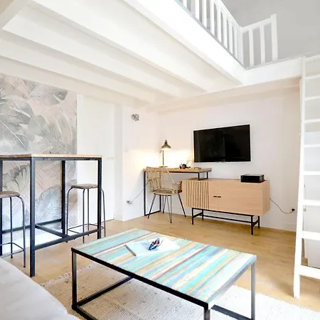 Helder Cozy In Hyper-center Daire