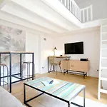 Helder Cozy In Hyper-center Apartament